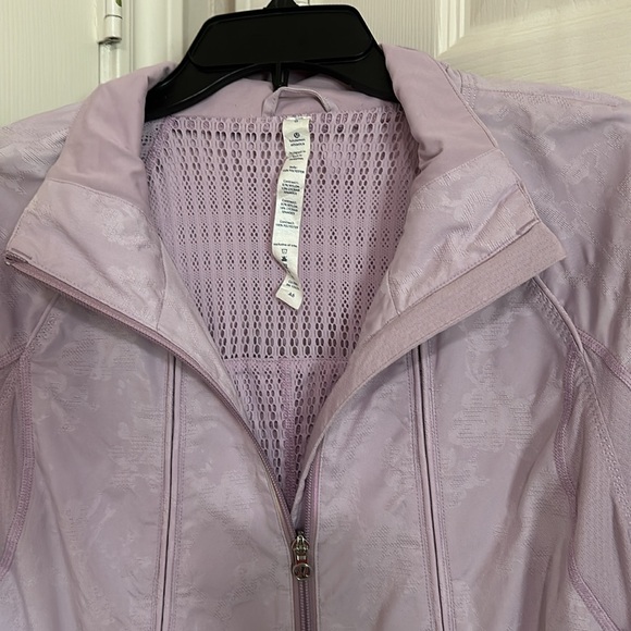 Lululemon jacket. EUC. Size 8 - Picture 2 of 7
